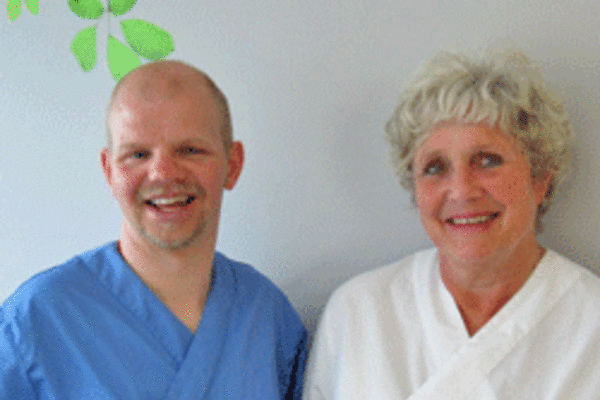 TOO teamet i Akershus. Tannlege Arne E. Jacobsen og tannhelsesekretær Unni Hystad. Foto: Vibeke Almaas/TKØ