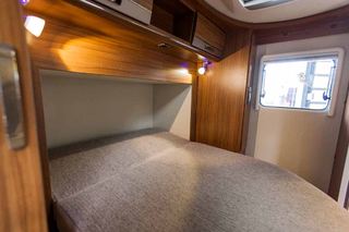 SLIDE-OUT-MODELLEN som er utviklet kan brukes med såkalt queensbed (midtstilt dobbeltseng) bak i bilen. Foto: HYMER SLIDE-OUT-MODELLEN som er utviklet kan brukes med såkalt queensbed (midtstilt dobbeltseng) bak i bilen. Foto: HYMER