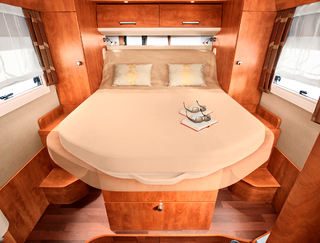 HER ER den nye modellen av C-Tourer Sport, modell 144 med queensbed som kan dras inn slik at man får bedre bevegelsesfrihet. HER ER den nye modellen av C-Tourer Sport, modell 144 med queensbed som kan dras inn slik at man får bedre bevegelsesfrihet.