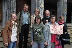 Naturvernforbundet. En gruppe Marka-venner leverte 5605 underskrifter mot aktivitetssonene foran Oslo bystyres behandling 23. september.