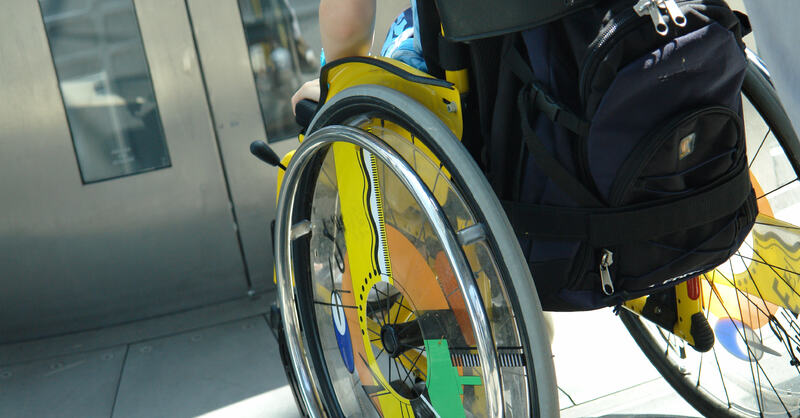 Bilde av person i rullestol