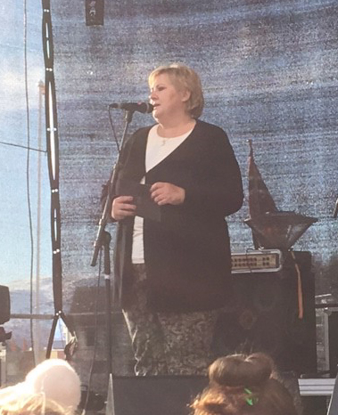 Statsminister Erna Solberg åpner Mikisenteret på Sjøvegan 