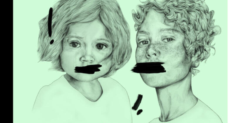 Illustrasjon som viser en tegning av to barn som har fått munnen malt over med svart