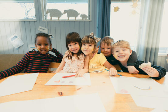 Barn ved Hagebyen barnehage i Harstad. Foto: Øivind Arvola