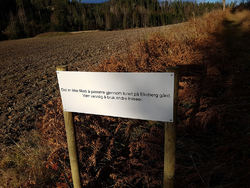 Dette skiltet møter turgåere som vil gå inn i Østmarka via Ekeberg. Foto: Aga Zakoscielna.