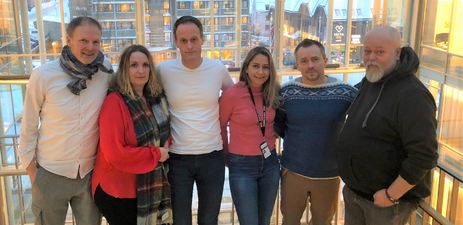 I Tromsø jobber en bredt sammensatt gruppe for utsatt ungdom under 16 år. Fra venstre: Bjarne Woll, SLT-koordinator, Monica Simonsen, teamleder Barnevernstjenesten, Jonny R. Hanssen, Leder Fritid, Elisabeth Holthe, Ungdomskoordinator Konfliktrådet, Kenneth W. Helberg, Politikontakt, Ørjan H. Holstad, Sosiallærer ungdomsskole I Tromsø jobber en bredt sammensatt gruppe for utsatt ungdom under 16 år. Fra venstre: Bjarne Woll, SLT-koordinator, Monica Simonsen, teamleder Barnevernstjenesten, Jonny R. Hanssen, Leder Fritid, Elisabeth Holthe, Ungdomskoordinator Konfliktrådet, Kenneth W. Helberg, Politikontakt, Ørjan H. Holstad, Sosiallærer ungdomsskole