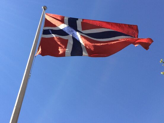 Norsk flagg i vind