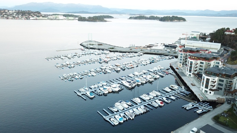 oversiktsbilete over Leirvik hamn og småbåthamn