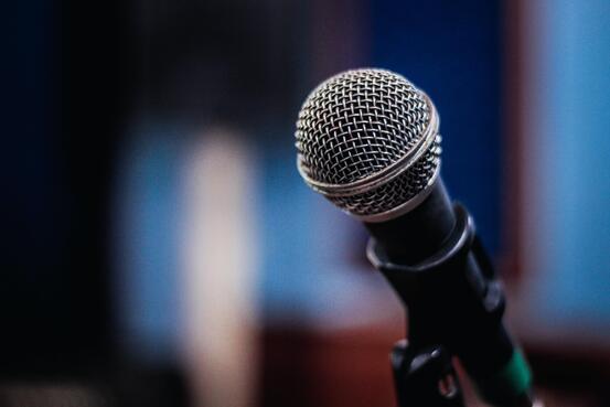 Mikrofon Bilde av Gezer Amorim fra Pexels