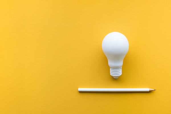 Bilde: Shutterstock Lyspære og blyant