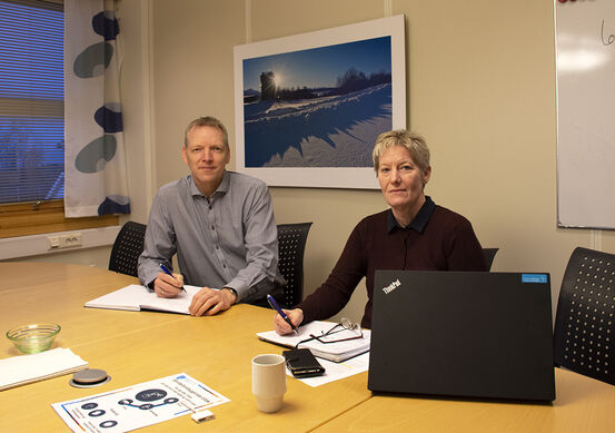 Kommunedirektør Eirik Andrè Hopland og leder økonomi Ann Aashild Hansen er klare å fremlegge budsjett for 2021 og økonomiplan. Foto: Svetlana Gracheva