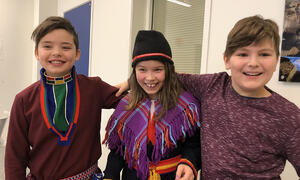 Barn i samisk klær