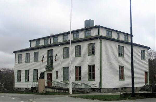 Herredshuset er et bygg som ligger i Vanse sentrum.