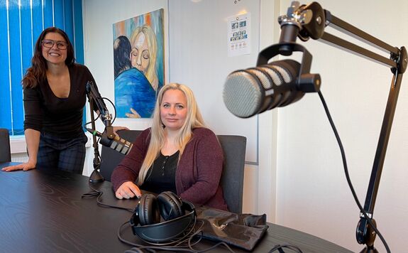 Mette forteller sin historie i Konfliktrådspodden. Her sammen med Ethel Fjellbakk Wright i Konfliktrådet Øst. Mette forteller sin historie i Konfliktrådspodden. Her sammen med Ethel Fjellbakk Wright i Konfliktrådet Øst.