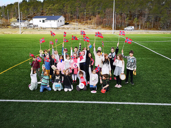 17. mai-feiring på Drag skole. Foto: Drag skole