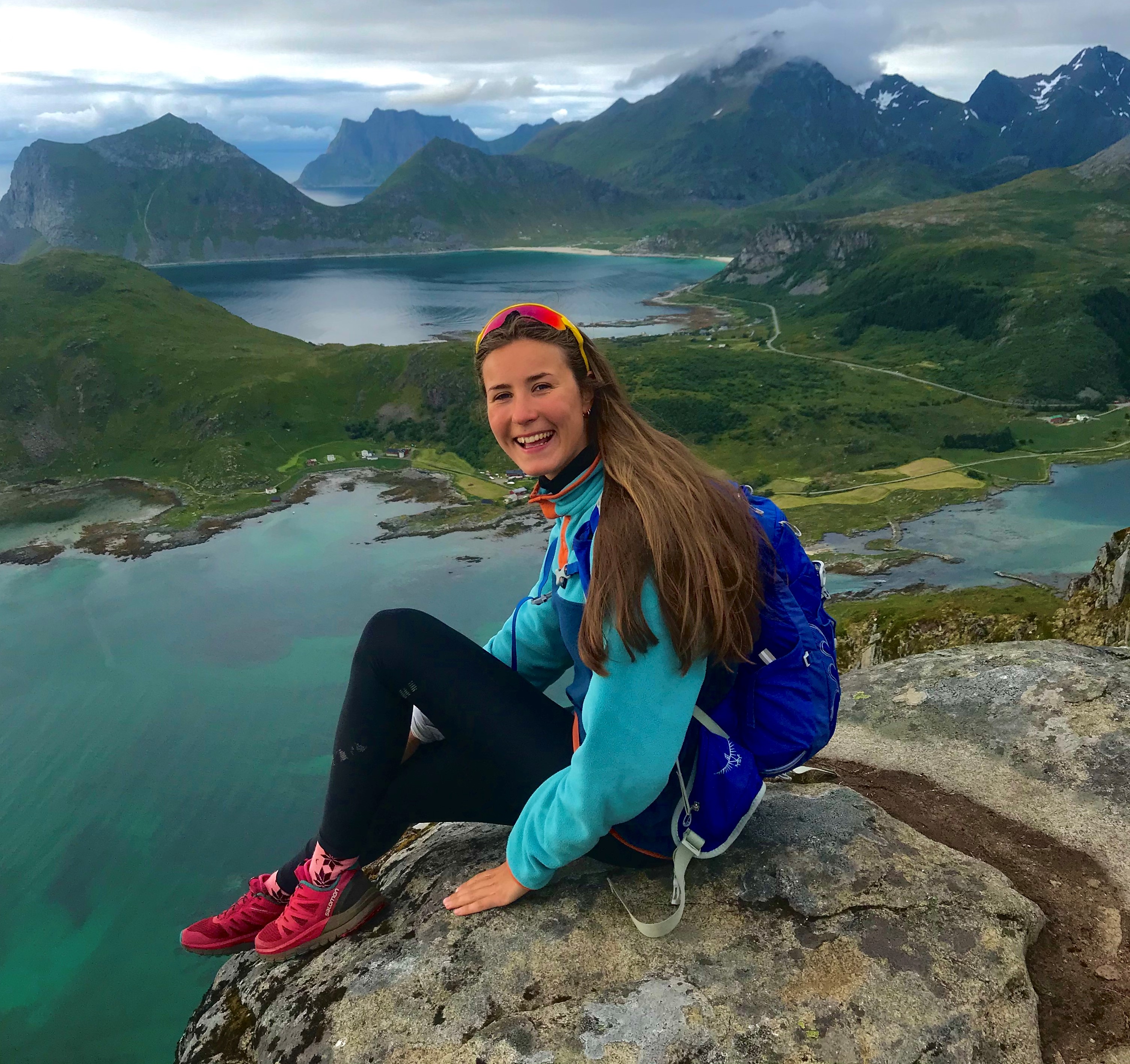 Vår nye trainee Amanda på fjelltur i Lofoten Vår nye trainee Amanda på fjelltur i Lofoten