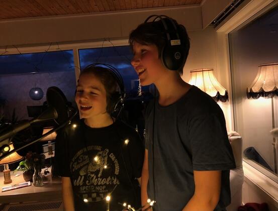 Silja Braseth-Ellingsen og Benjamin Stensland er to av solistene på den norske versjonen. Foto: Anna-Kaisa Räisänen