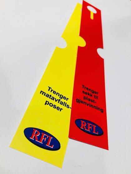 gul lapp for matavfallsposer og rød lapp for plastsekk