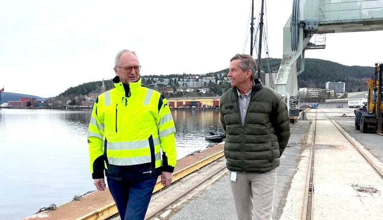 Havnesjef Einar Olsen i Drammen Havn og konsernsjef Pål Skjæggestad i Glitre Energi.