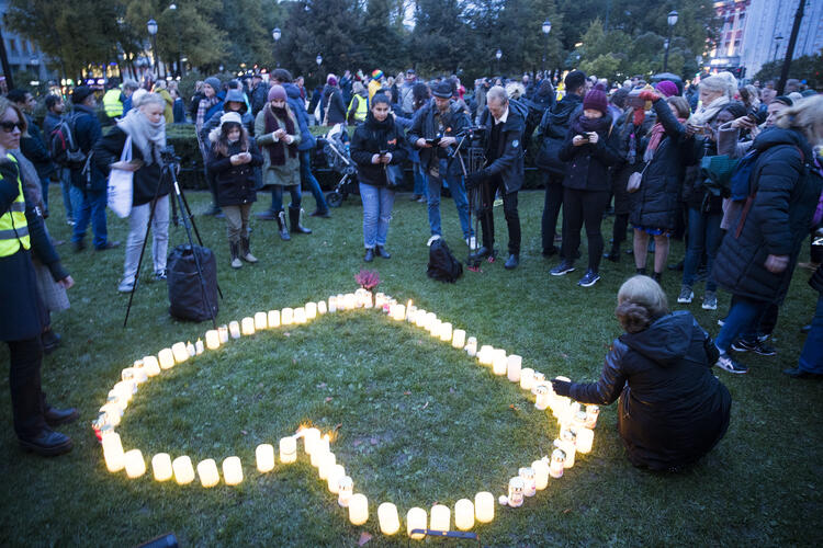 Etter drapet i 2019 ble det holdt lysmarkering mot rasisme til minne om Johanne Zhangjia Ihle-Hansen. 10. august blir det ny markering i Sandvika. ARKIVFOTO: TERJE PEDERSEN