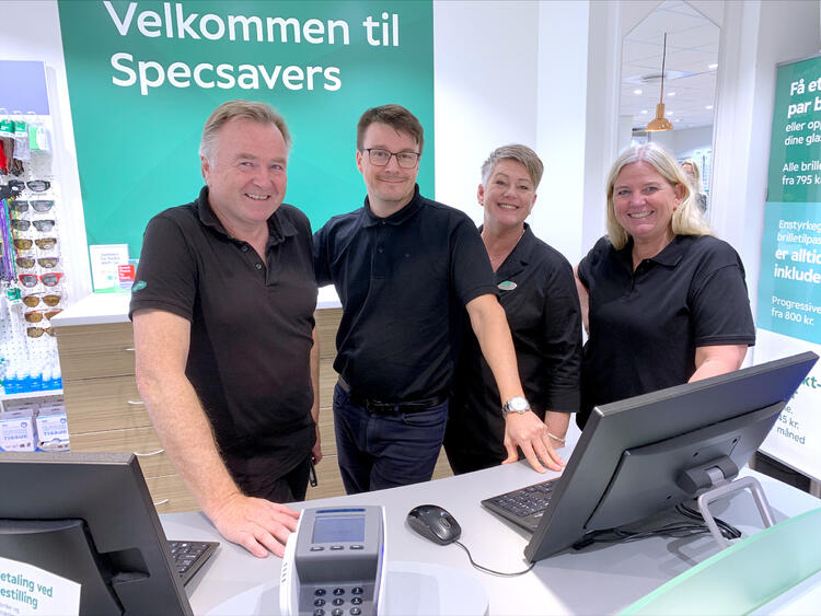 De ansatte ved Erik Wøllo (f.v.), Lars Erik, Nina og Gro-Irene. FOTO: PRIVAT