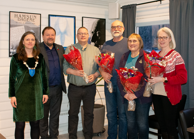Fra venstre: ordfører Britt Kristoffersen, kommunedirektør Odd-Børge Pedersen, Kurt Fossvik, Terje Jensen, Bente Haukås, Merete Kristensen. Foto: Svetlana Gracheva