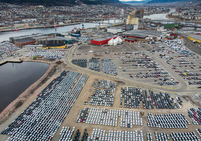 Drammen havn, som er landets største havn og knutepunkt for bilimport, tar imot omtrent 70 prosent av alle bilene som kommer inn i landet.  FOTO: HEIKO JUNGE/NTB
