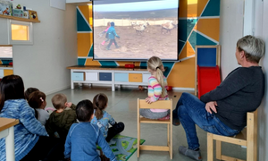 Innhavet Barnehagen ser NRK-filmen Bli med meg hjem