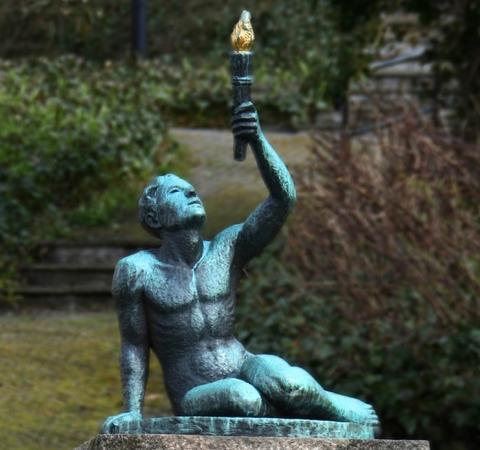 Krigsminnebauta i rådhusparken