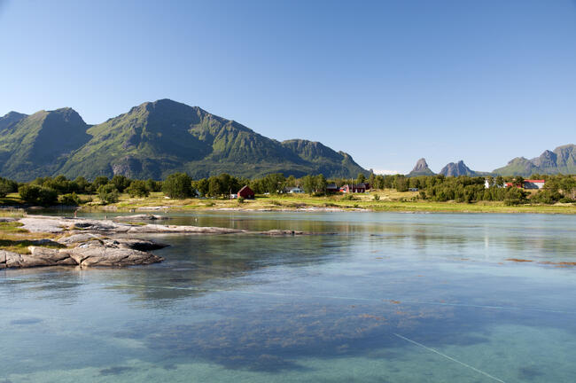 Fjell og havet på Nes