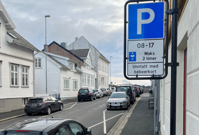 bilde av parkeringsskilt med unntak for beboerkort