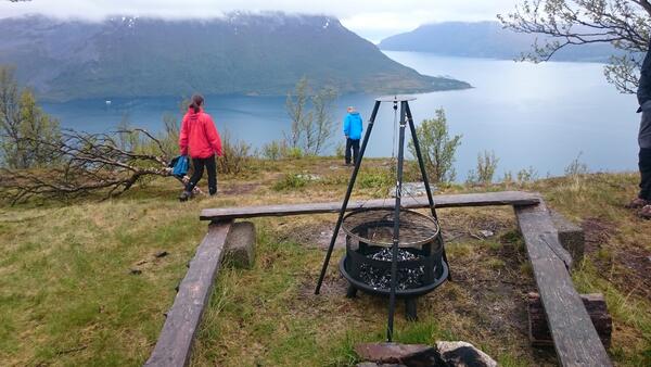 Utsikt toppen av Vakkerstadlia og ut mot fjorden