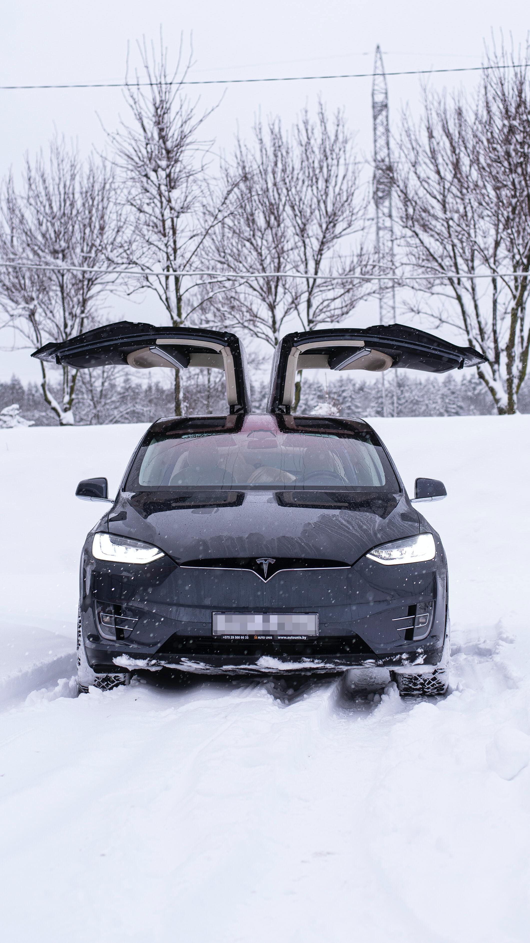 SVINDYRT: Om du lader 50 kWh hjemme og strømprisen er på 10 kroner per kWh, koster det deg 144 kroner. Om du lader på hytta, koster den samme ladingen deg 693 kroner!  Foto: Ivan Kazlouskij/Unsplash