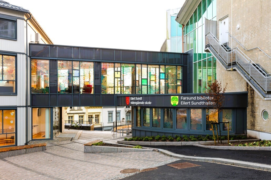 Bibliotek   [ 1]