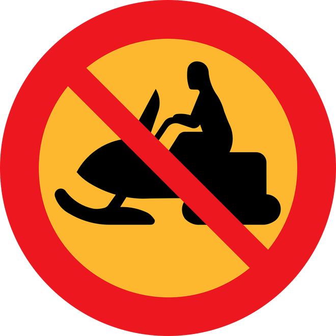 Illustrasjon, skilt med forbud for bruk av skuter.