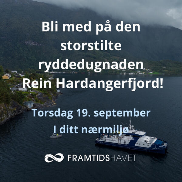 Bilete av båt på fjord.