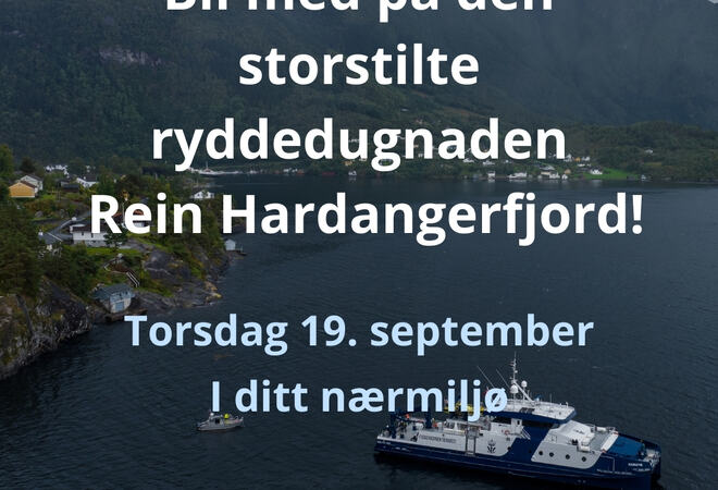 Bilete av båt på fjord.