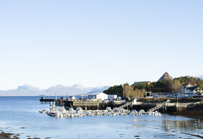 Tysfjorden med Drag kai og Árran i bakgrunn