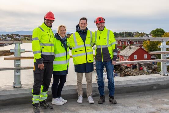 Prosjektleder Terje Krommen og Yared Okubay fra Nordland fylkeskommune, og Elbjørg Larsen (ordfører) og Ronny Godhei Hansen (Nærings- og samfunnsutvikler) fra Herøy kommune