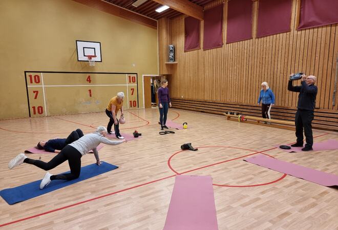 Trening i gymsalen i Kongsvik