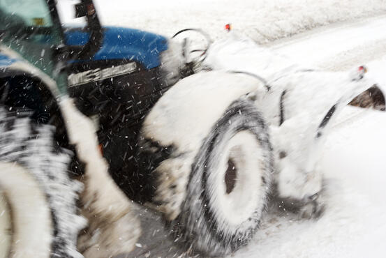 Brøyting med traktor