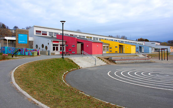 Oppeid skole uteområdet