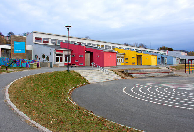 Oppeid skole uteområdet