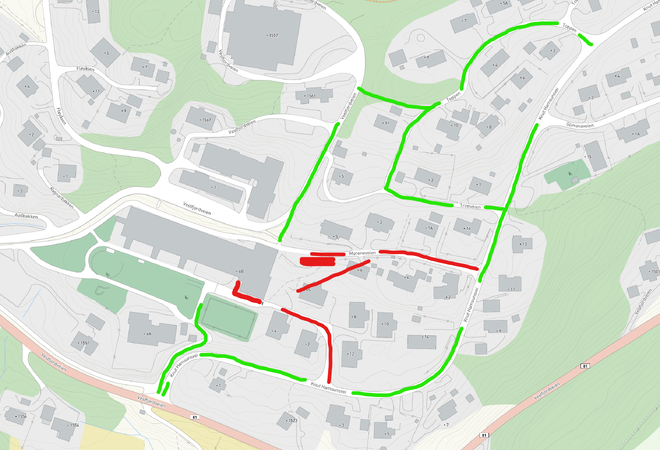 Kart over område rund Oppeid skole som viser med røg og grønn farge veier man kan og ikke kan gå