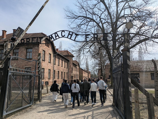 Elever kommer inn i kamp etter 2. verdens krig