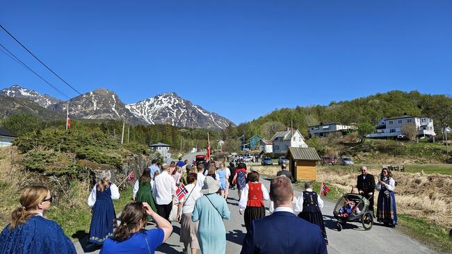 17. maitog på Skutvik i strålende vær