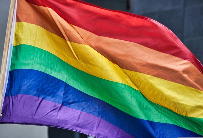 Fleirfarga flagg - pride flagg