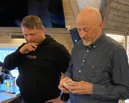 Det tok litt tid før Roy Henning oppfattet at det var han som Knut snakket om under tildeling av Gullmerket.