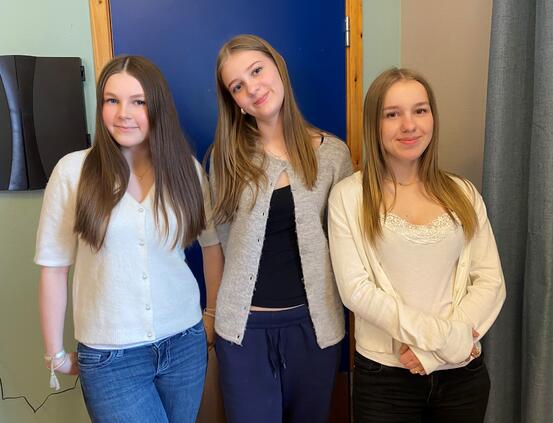 Emmelin Sæter Bendiksen, Kristiane Nordam-Robertsen og Vilma Nygård