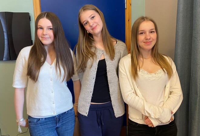 Emmelin Sæter Bendiksen, Kristiane Nordam-Robertsen og Vilma Nygård